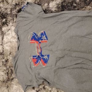 Size XL in girls under Armour shirt